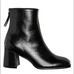 Black boots! Size 6. Never wore - to small on me and outside return policy.